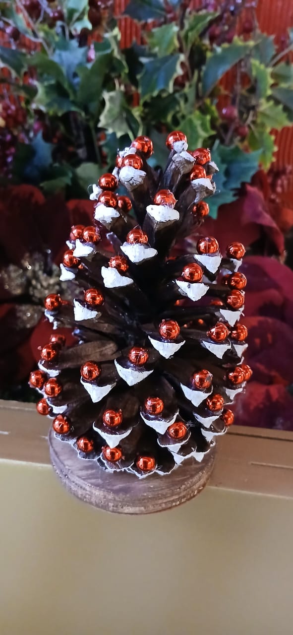 Natal Pinha Decorada Bolinhas Marrom Vermelho Unico - Natal