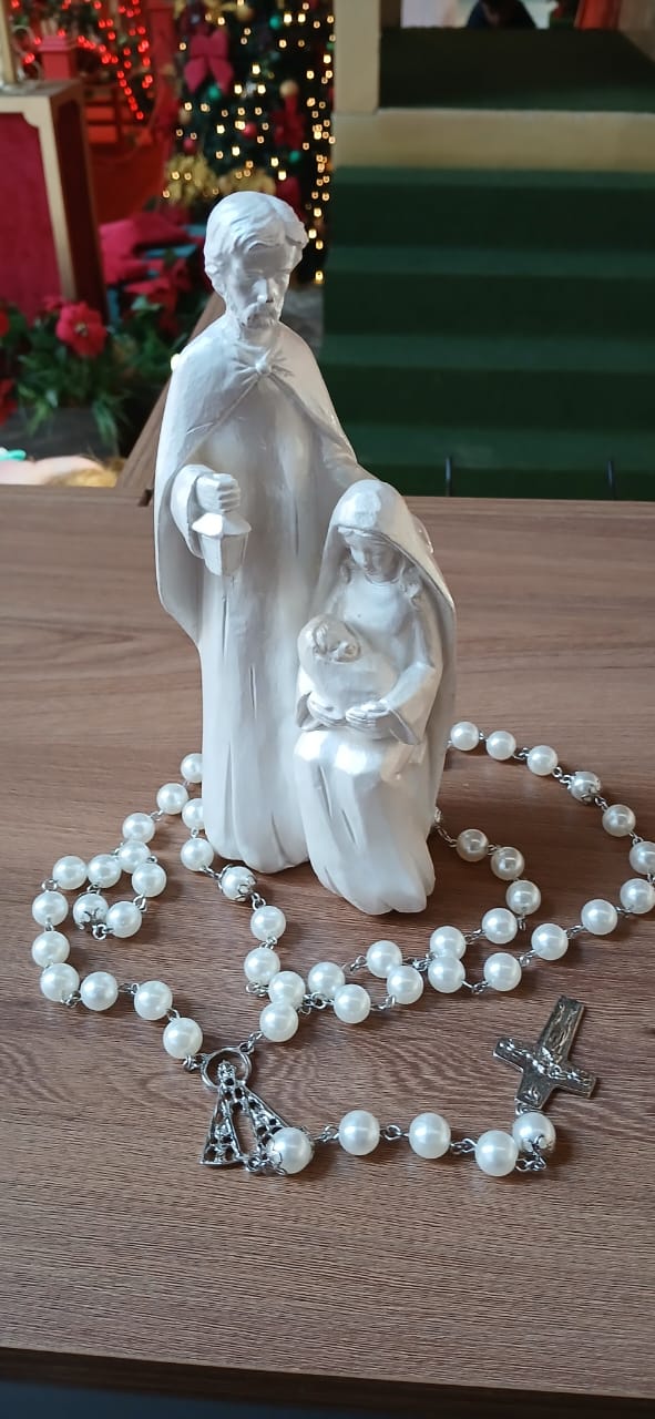 Santos Gesso Sagrada Familia Gesso Branco Dourado Unico - Santos de Gesso