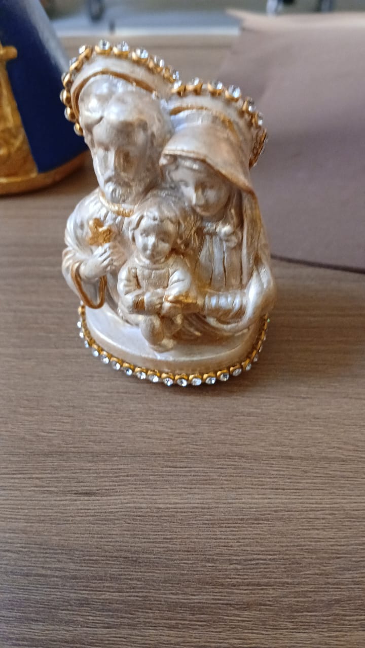 Santos Gesso Sagrada Familia Gesso Branco Dourado Unico - Santos de Gesso